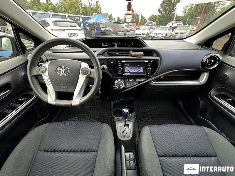 Toyota Prius C 2016 — Миниатюра 7