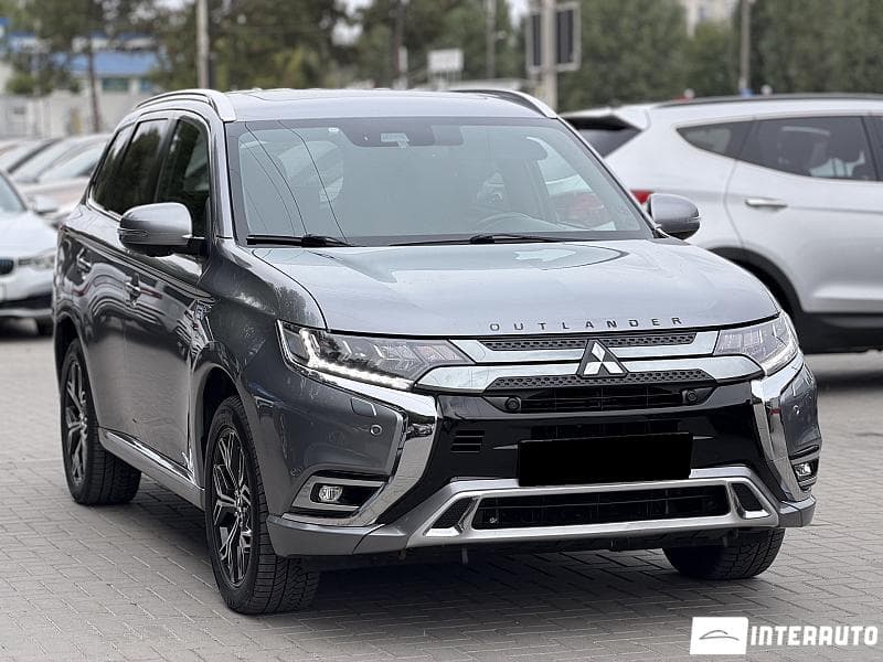 Mitsubishi Outlander 2018 — Миниатюра 3