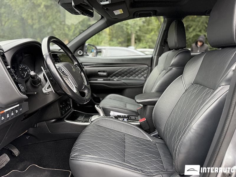 Mitsubishi Outlander 2018 — Миниатюра 8