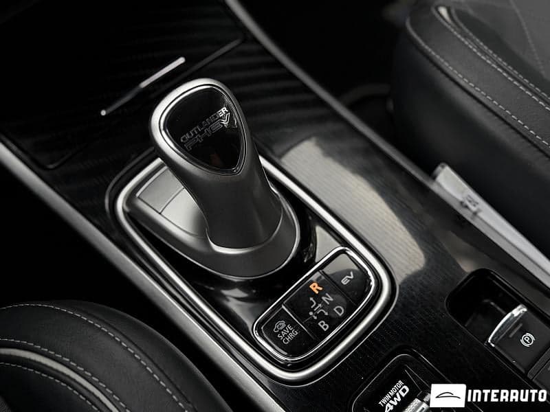 Mitsubishi Outlander 2018 — Миниатюра 15