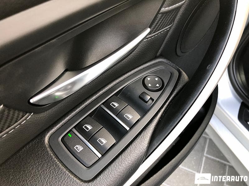 2016 BMW 330E — Miniatură 10