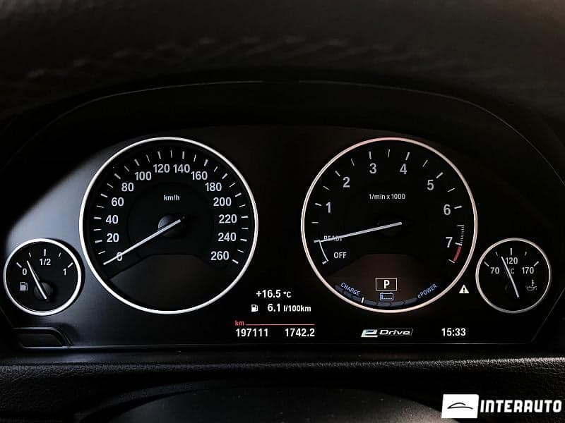 2016 BMW 330E — Miniatură 15