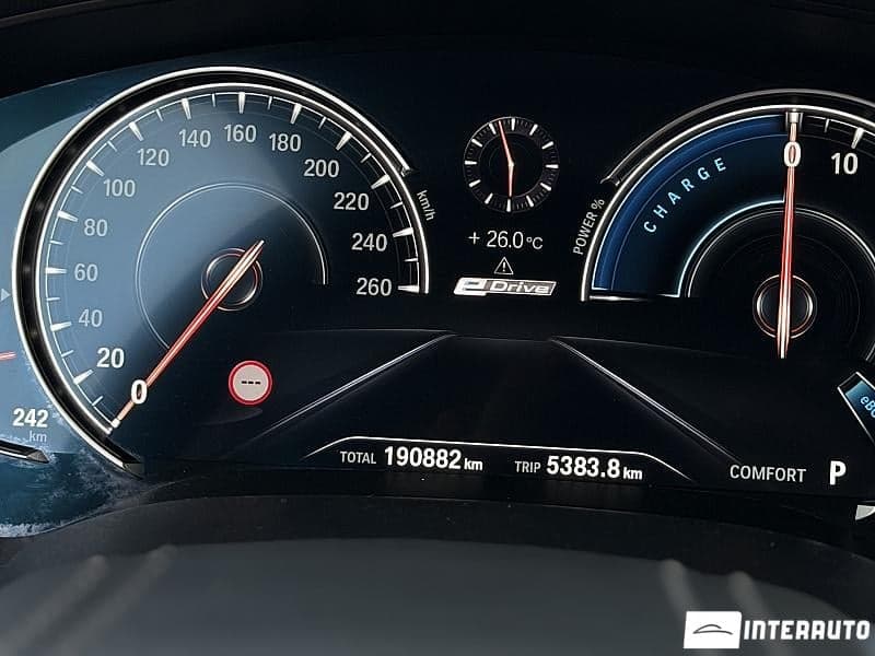 2017 BMW 530e — Miniatură 15