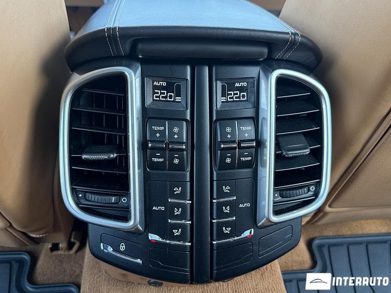 2015 Porsche Cayenne S — Miniatură 17