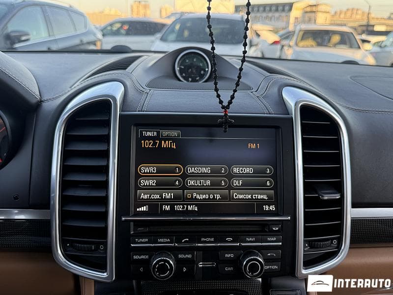 2015 Porsche Cayenne S — Miniatură 10