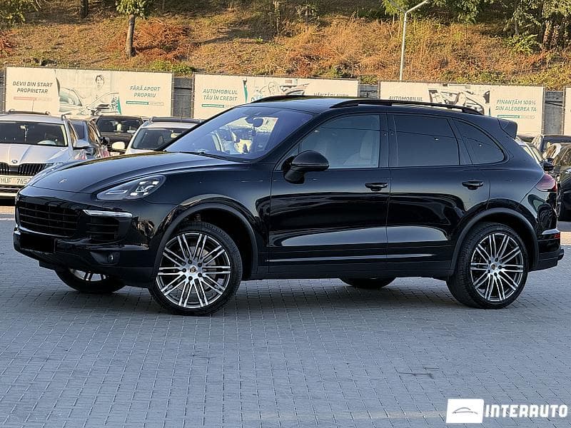 2015 Porsche Cayenne S — Miniatură 2
