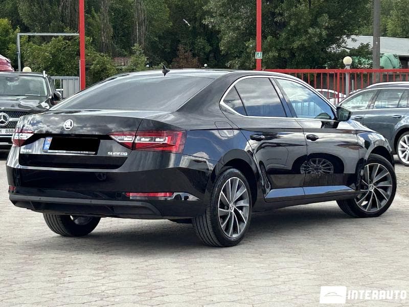 2017 Skoda Superb — Miniatură 3
