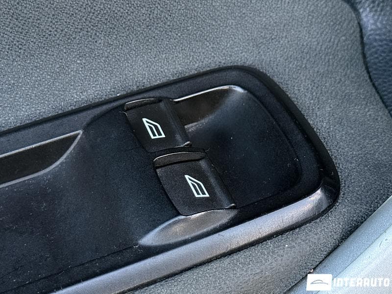 2011 Ford Fiesta — Miniatură 6