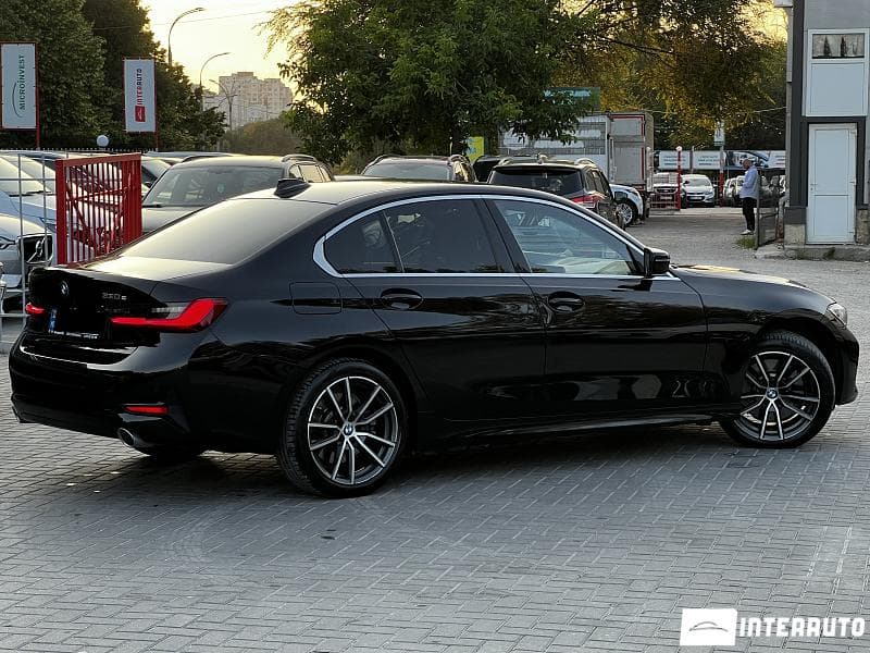 2020 BMW 330E — Miniatură 4
