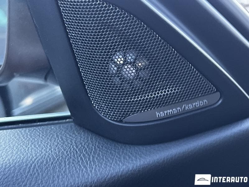 2017 BMW 330E — Miniatură 16