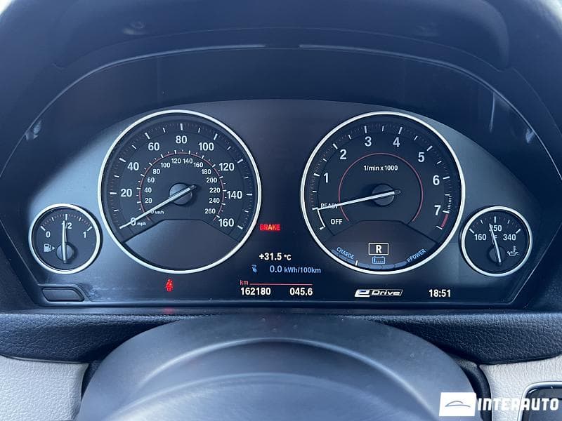 2017 BMW 330E — Miniatură 9