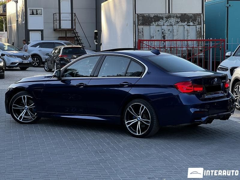 2017 BMW 330E — Miniatură 2
