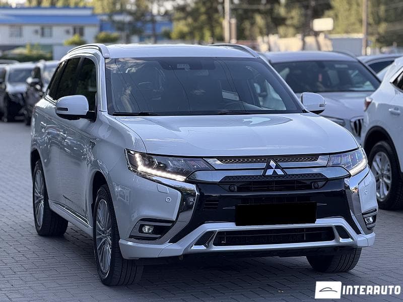 2019 Mitsubishi Outlander — Miniatură 3