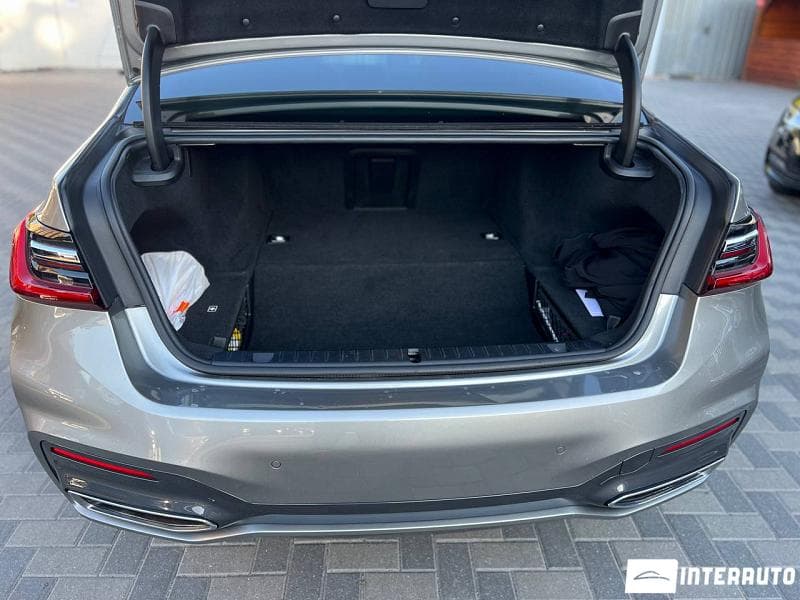 2019 BMW 745e — Miniatură 27