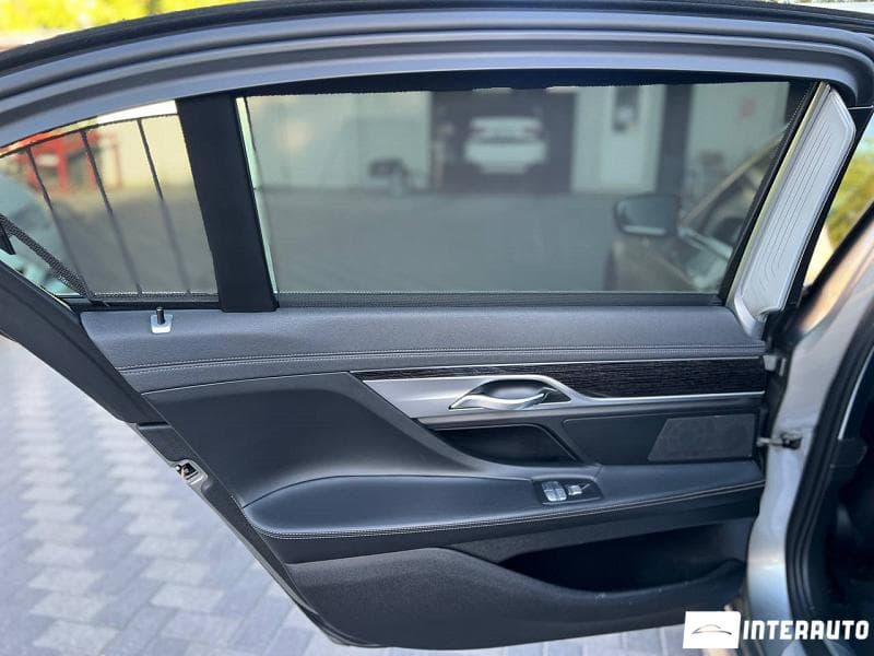 2019 BMW 745e — Miniatură 23