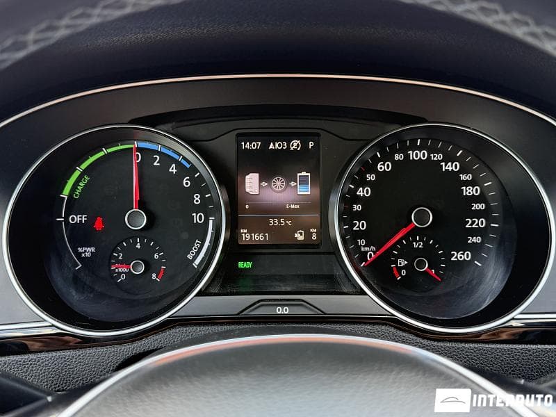 2016 Volkswagen Passat GTE — Miniatură 11