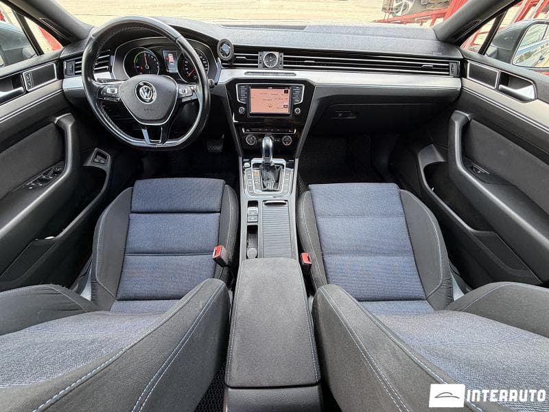 2016 Volkswagen Passat GTE — Miniatură 9
