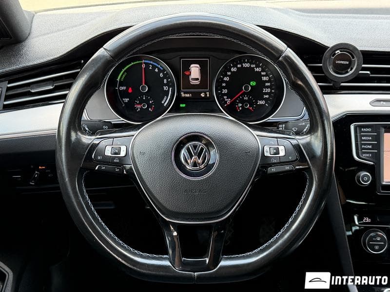2016 Volkswagen Passat GTE — Miniatură 10