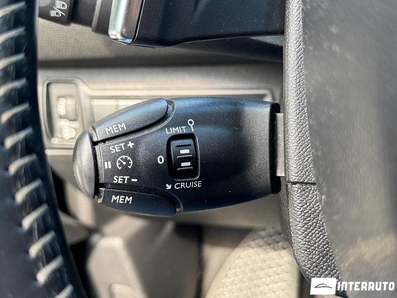 Peugeot 308 2019 — Миниатюра 9