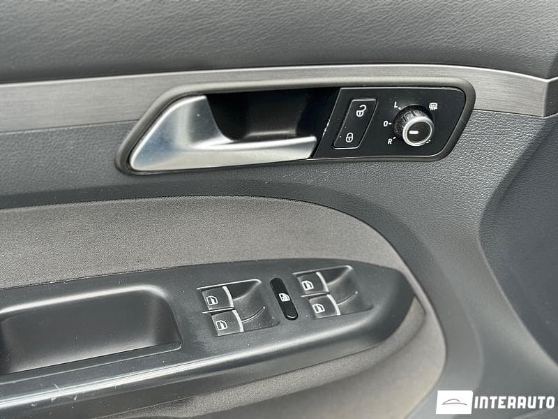 Volkswagen Touran 2011 — Миниатюра 6