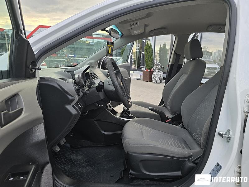 2015 Chevrolet Aveo — Miniatură 5