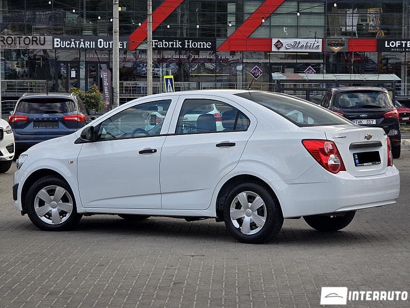 2015 Chevrolet Aveo — Miniatură 4