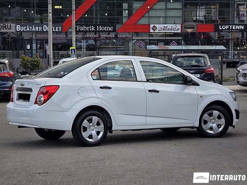 2015 Chevrolet Aveo — Miniatură 3