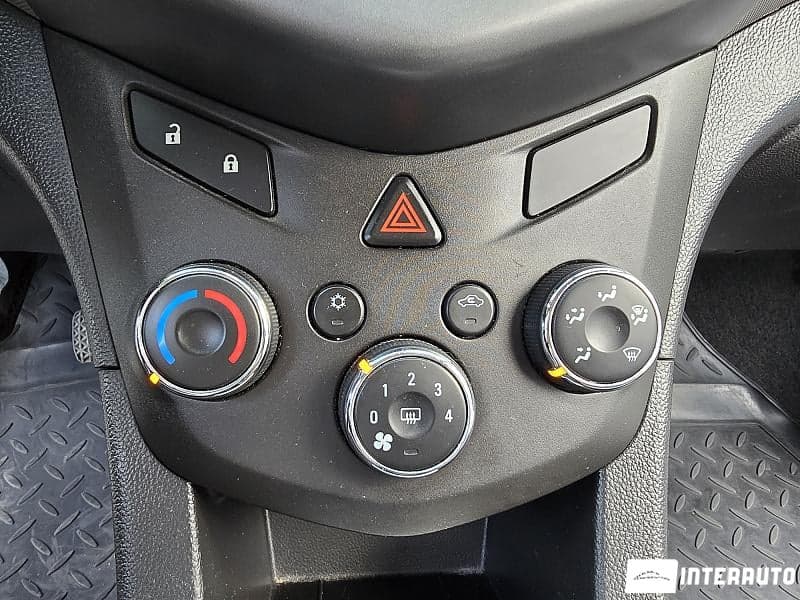 2015 Chevrolet Aveo — Miniatură 9