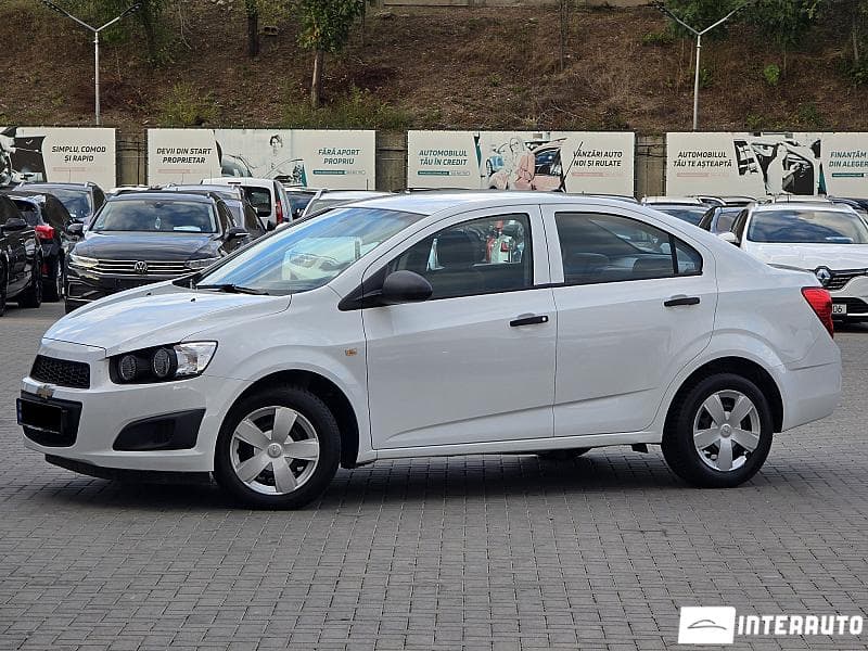 2015 Chevrolet Aveo — Miniatură 2