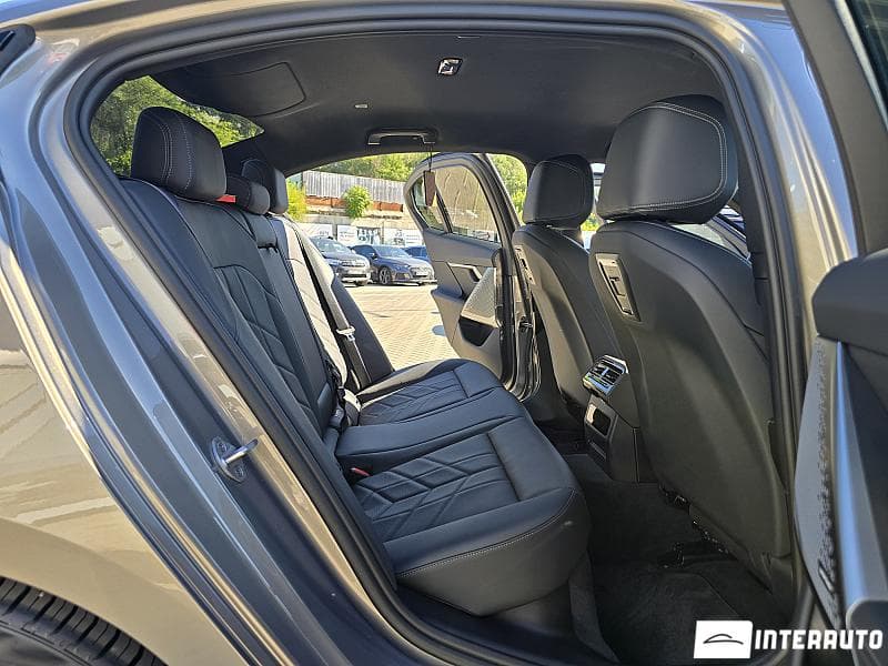 2024 BMW 520 — Miniatură 18