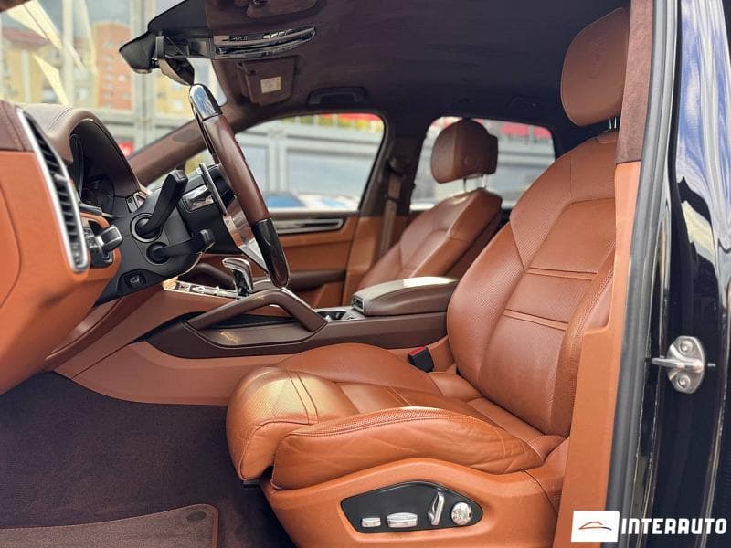 2018 Porsche Cayenne — Miniatură 8