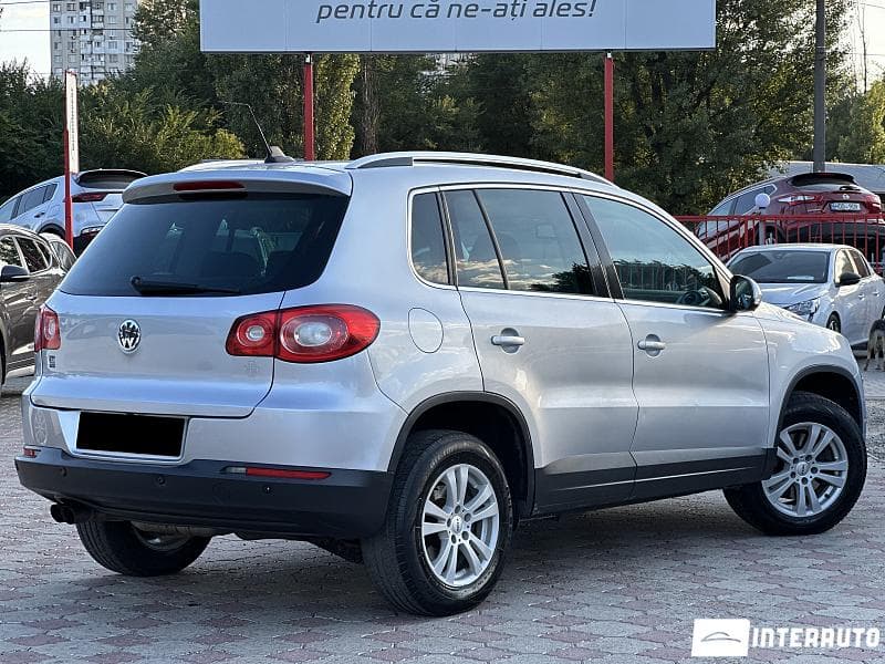 2010 Volkswagen Tiguan — Miniatură 2