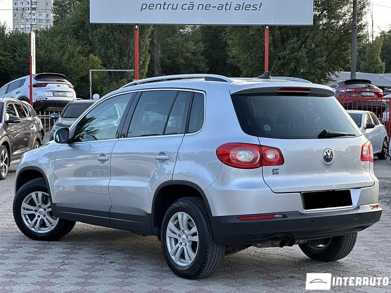 2010 Volkswagen Tiguan — Miniatură 3