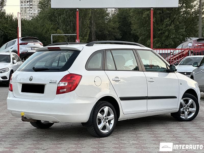 2010 Skoda Fabia — Miniatură 2
