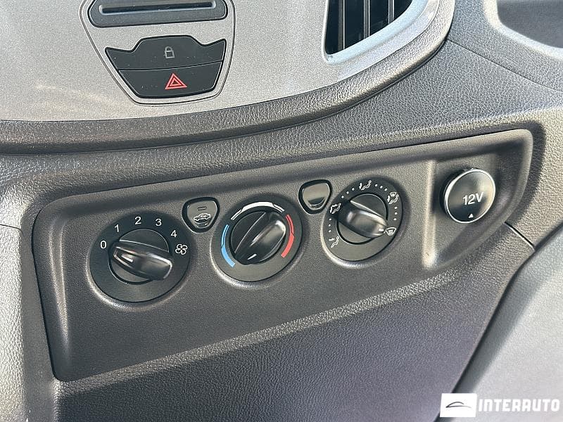 2015 Ford Transit — Miniatură 11