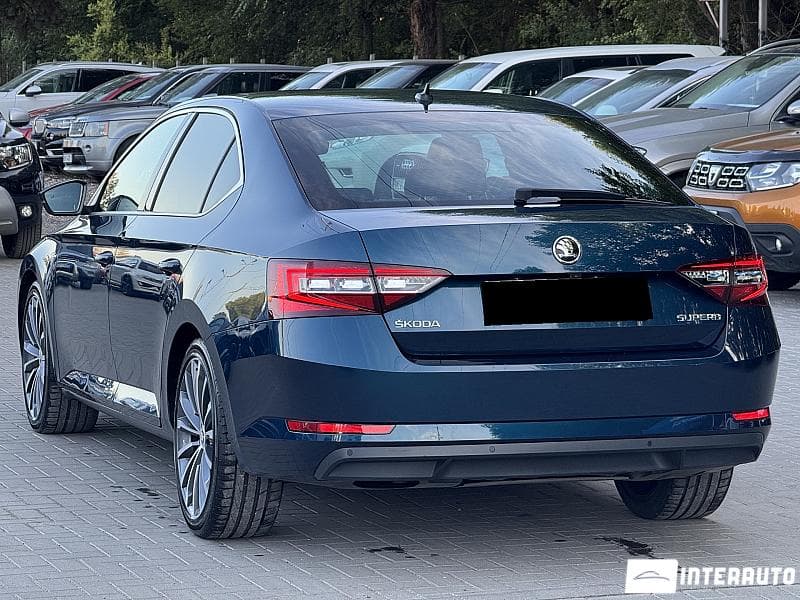 2019 Skoda Superb — Miniatură 4
