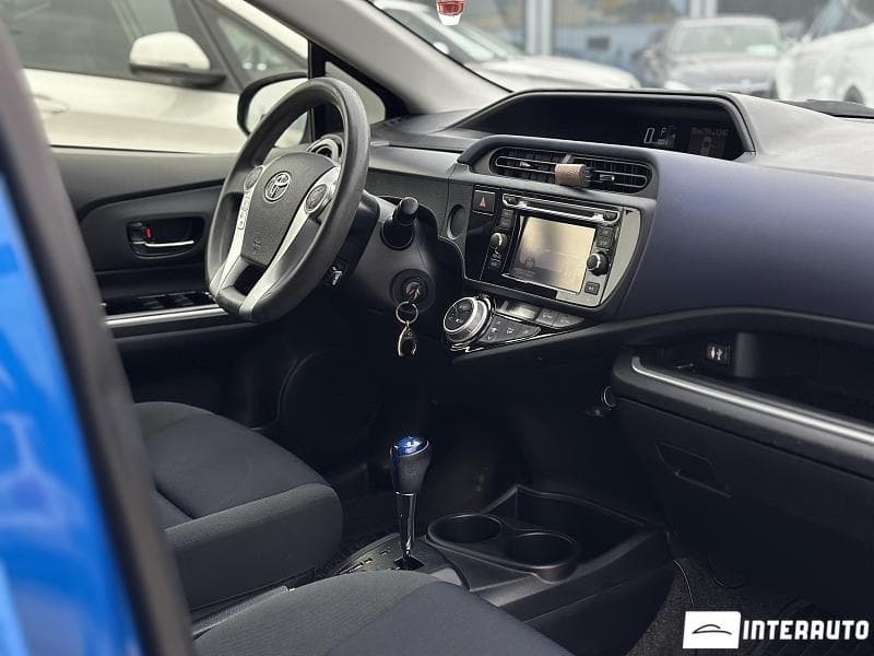 2016 Toyota Prius C — Miniatură 17