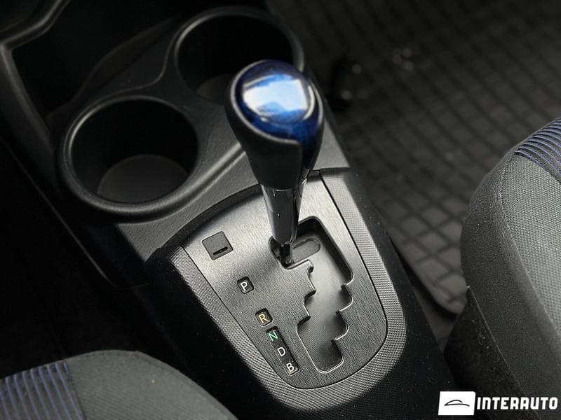 2016 Toyota Prius C — Miniatură 14
