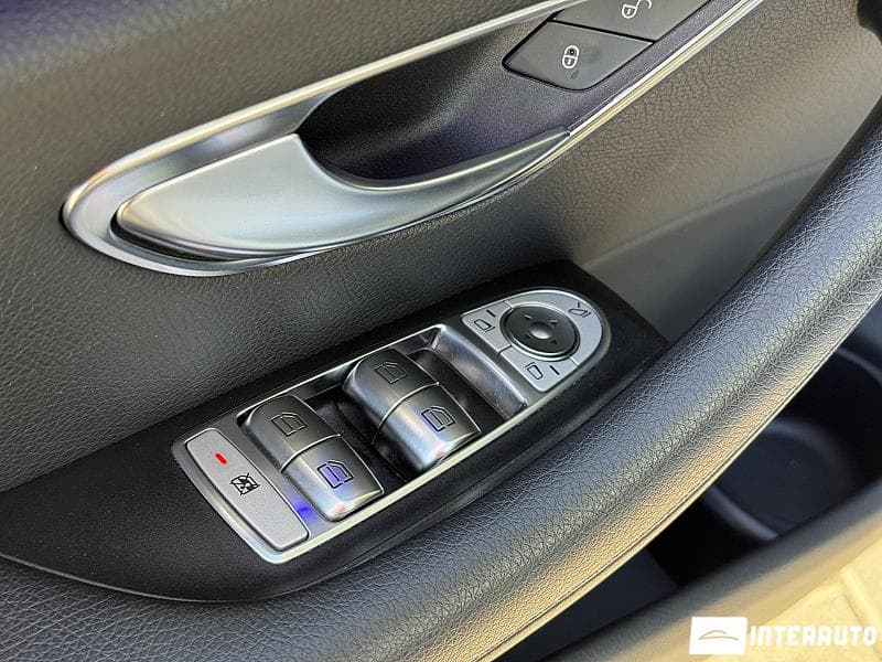 2020 Mercedes E 200 — Miniatură 6
