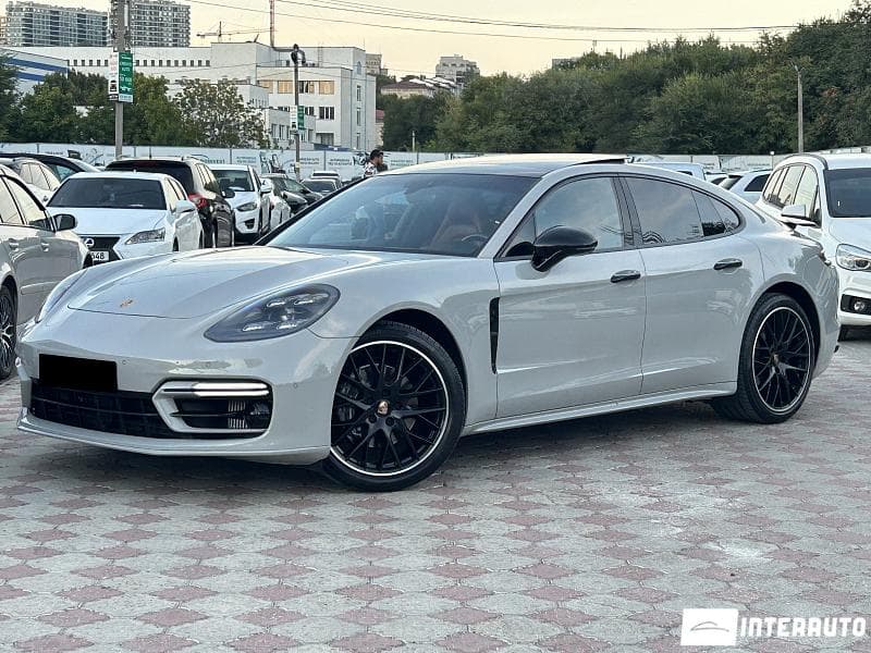 Porsche Panamera 4